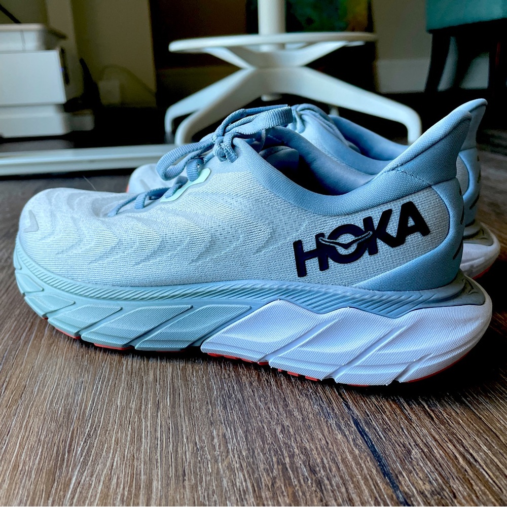 Hoka Arahi 6 Blue fog in Wide 7